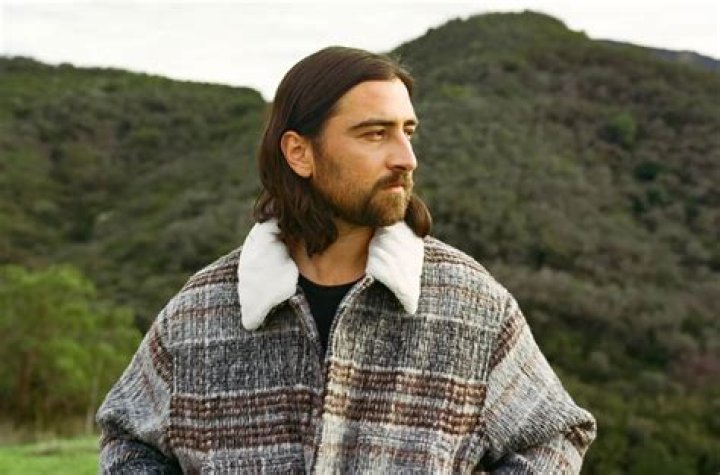 Is Noah Kahan Jewish? Discover His Faith And Religious Identity