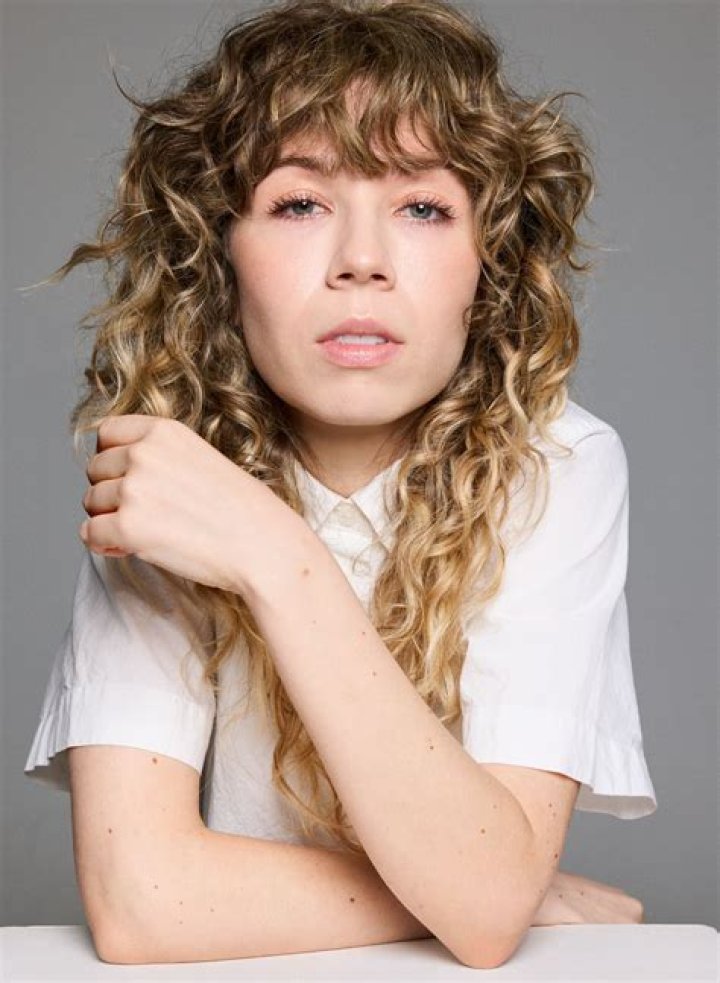 Unveiling The Truth: Paul Glasers And Jennette McCurdy's Hawaiian Encounter